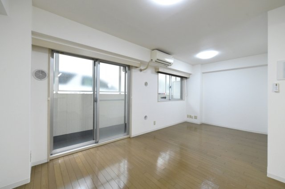 窓も広々としているので、お部屋が開放的に見えます！