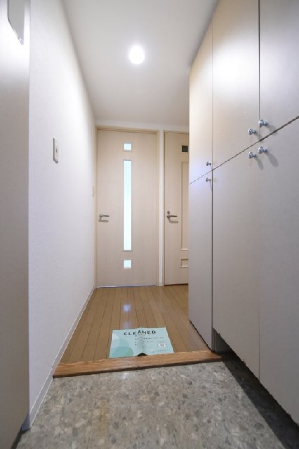 玄関も開放的なんですよ！