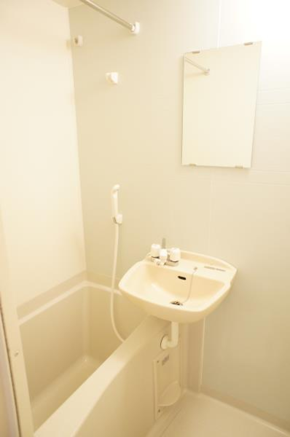 洗面台と浴室はお隣同士です。