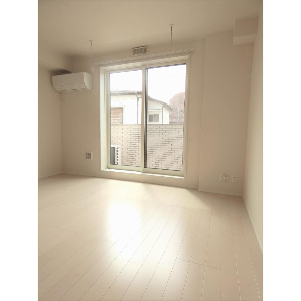 エアコンも付いてますよ♪