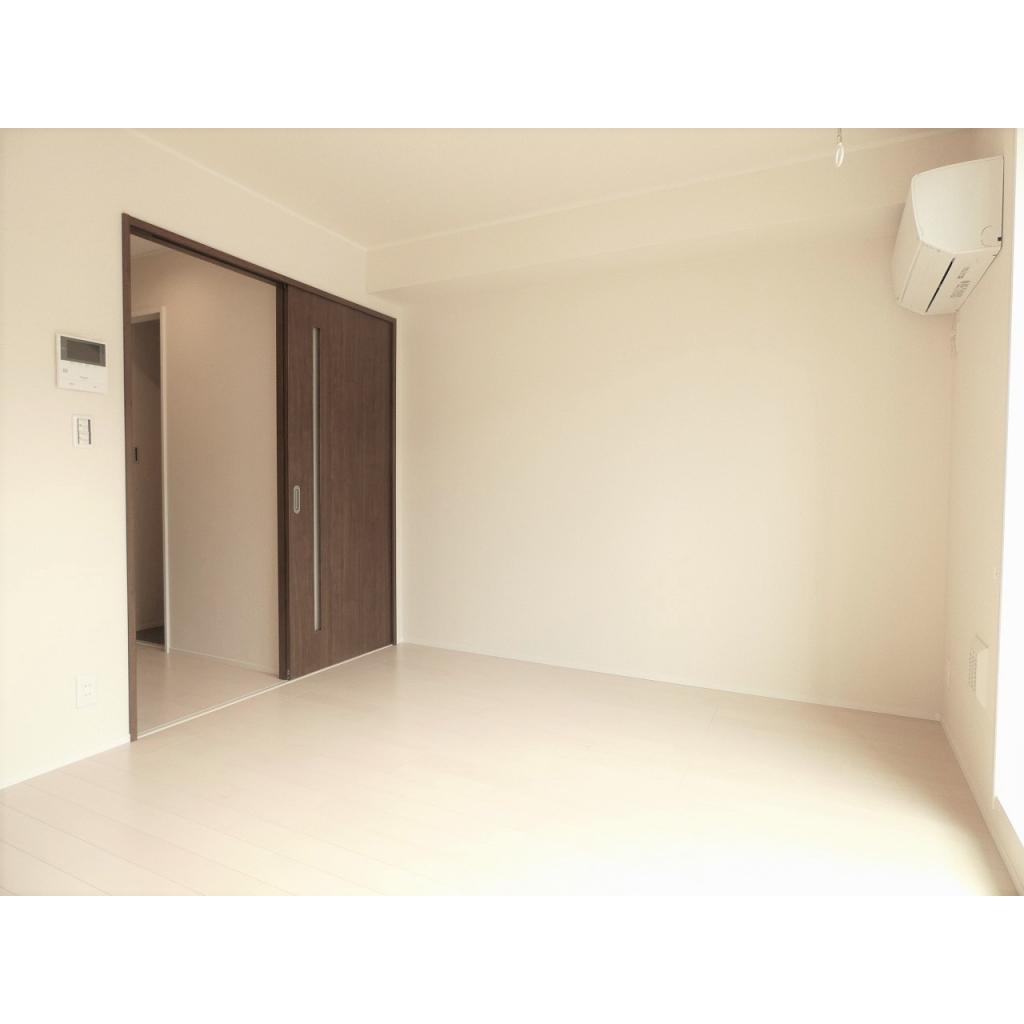 日当たり良好の物件！光が差し込むと、部屋が広々として見えますね♪