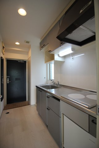 キッチンも、作業スペースがあるので、お料理がはかどります！
同物件・別部屋画像【左右反転】