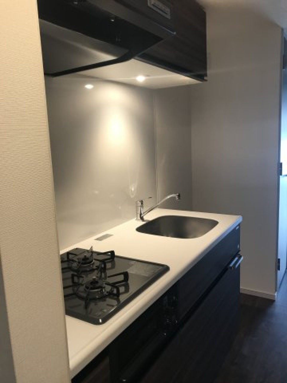 小さなライトが手元を照らします。