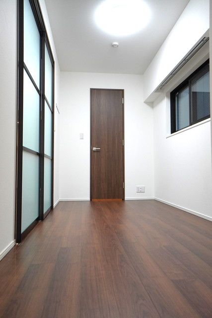 こちらはベッドルーム！すりガラスで部屋を区切れ、お友達が急に来ても部屋を隠すことが出来ます。
※写真は同タイプ住戸です。