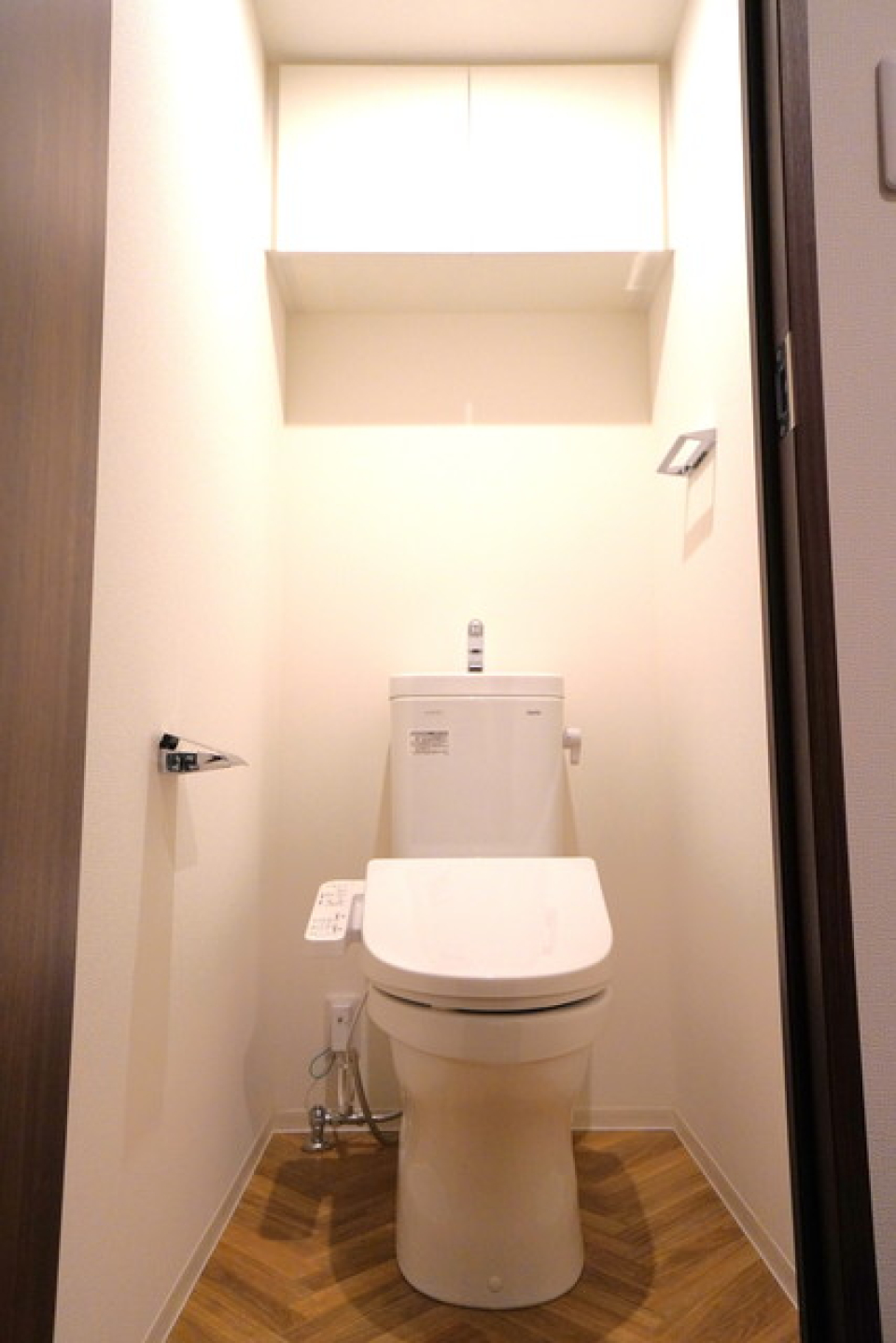 トイレはウォシュレット付きの清潔感のあるトイレになっています。
※写真は同タイプ住戸です。