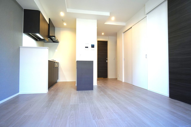 LDKの横には４．５帖と４．３帖の２部屋があります。※写真は同タイプ住戸です。