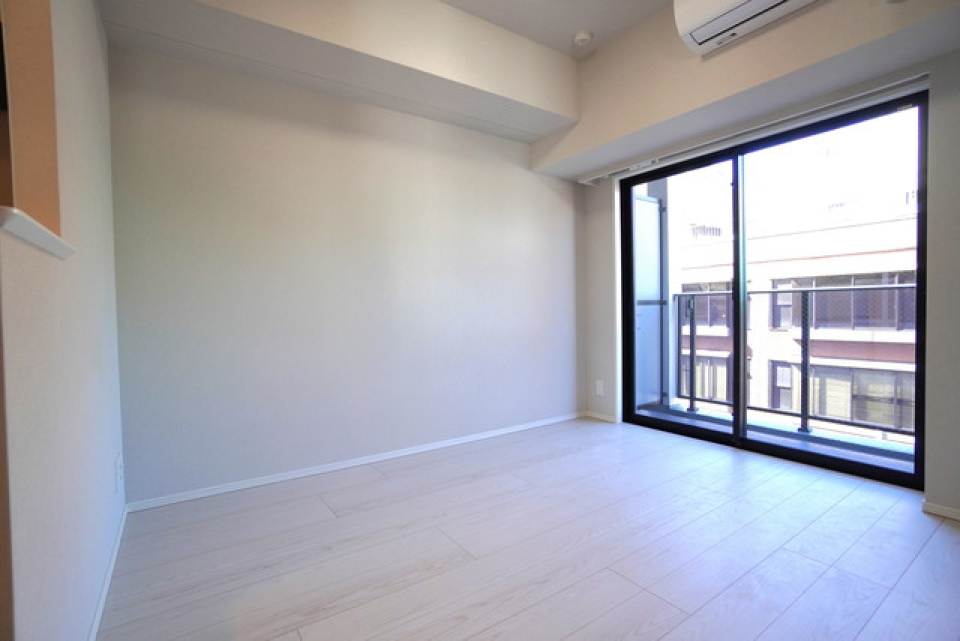 バルコニーへのアクセスが出来ます。※写真は同タイプ住戸です。