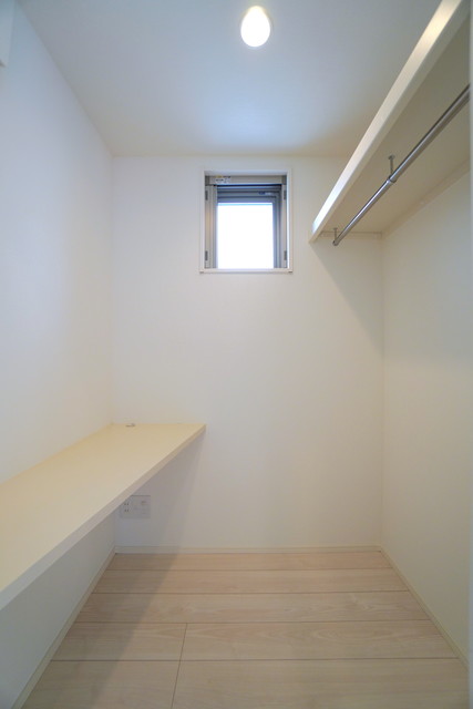 ウォークインクローゼットの様子です。※写真は同タイプ住戸です。