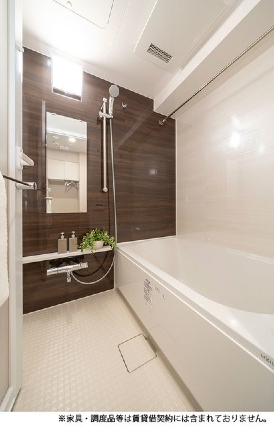 浴室も無駄なくシンプルに…