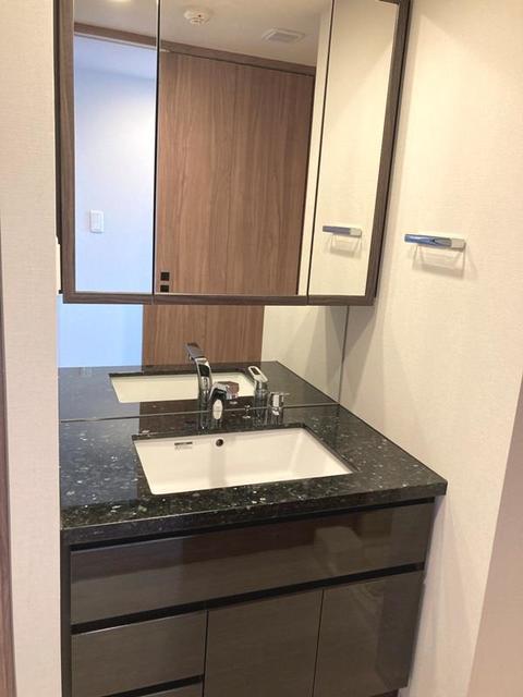 嬉しい独立洗面台。※写真は同タイプ住戸です。