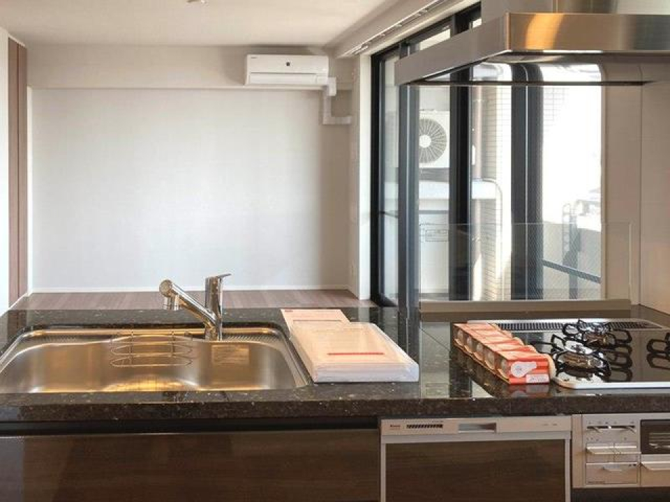 ３口のガスコンロが導入されているキッチンです。※写真は同タイプ住戸です。