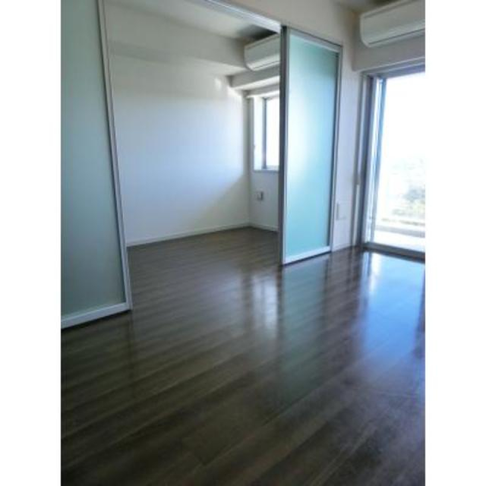 すりガラスのような仕切り扉