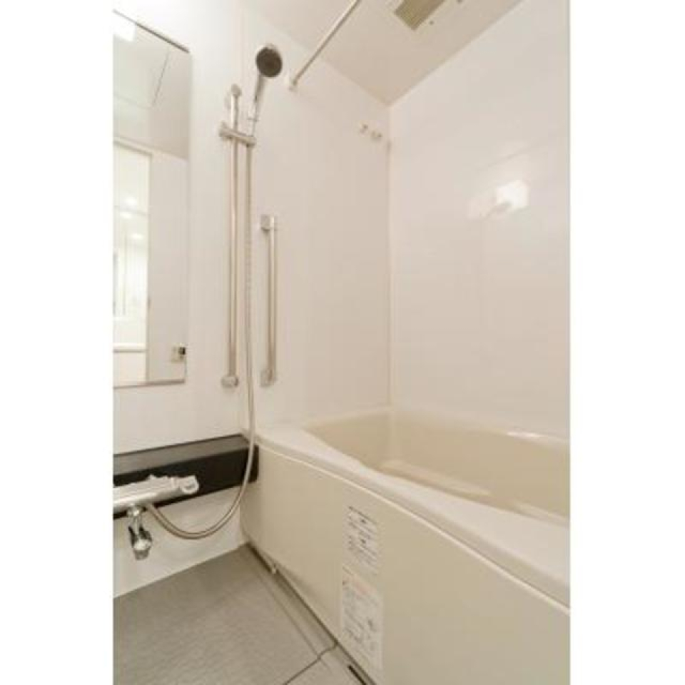 シンプルな浴室。※写真は同タイプ住戸です。
