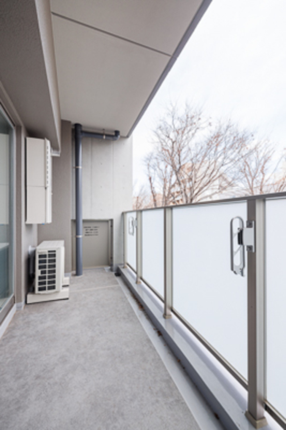 バルコニーに出た時の様子。※写真は同タイプ住戸です。