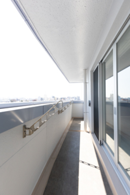 バルコニーの様子。※写真は同タイプ住戸です。