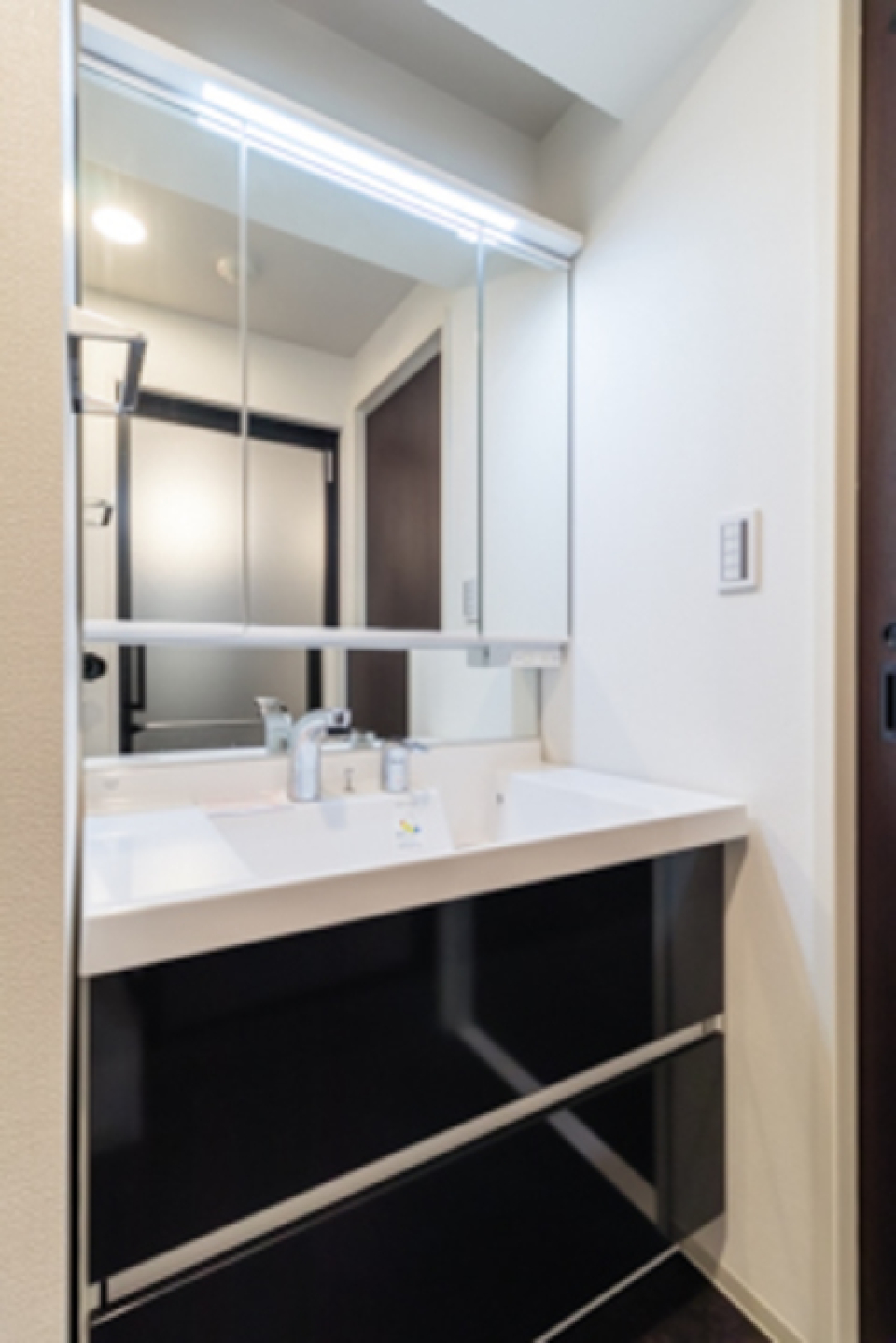 朝は大きな鏡で、支度しましょ♪
※写真は同タイプ住戸です。