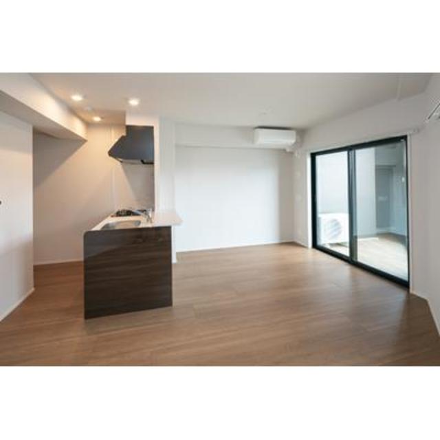 11.6帖のLDKです。バルコニーにアクセスが出来ます。※写真は同タイプ住戸です。