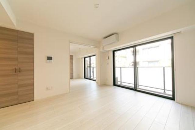 バルコニーから光が降り注ぎます。※写真は同タイプ住戸です。