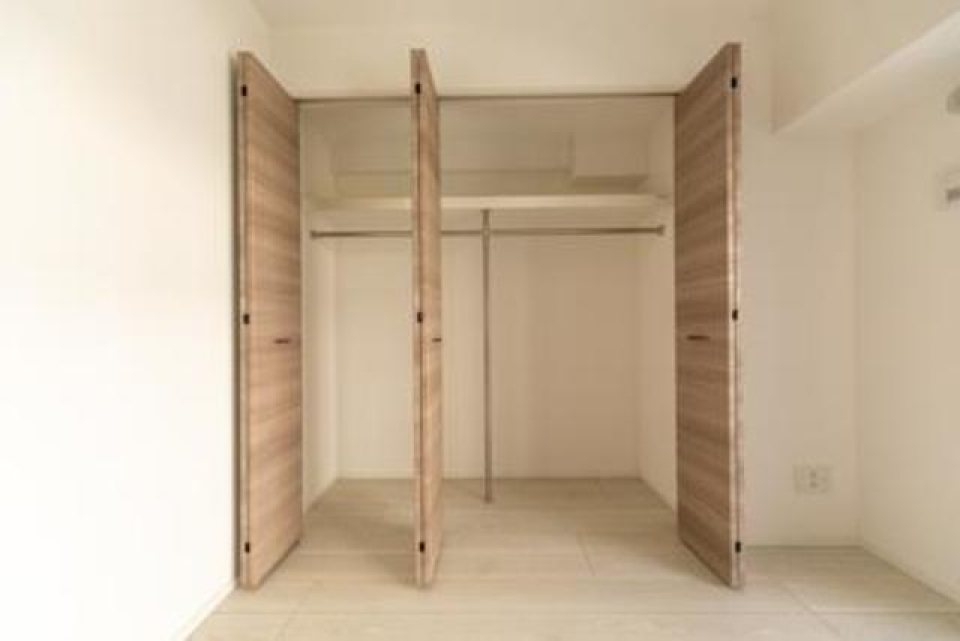 クローゼットが完備されています。※写真は同タイプ住戸です。
