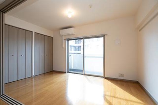 クローゼットが完備されています。※写真は同タイプ住戸です。