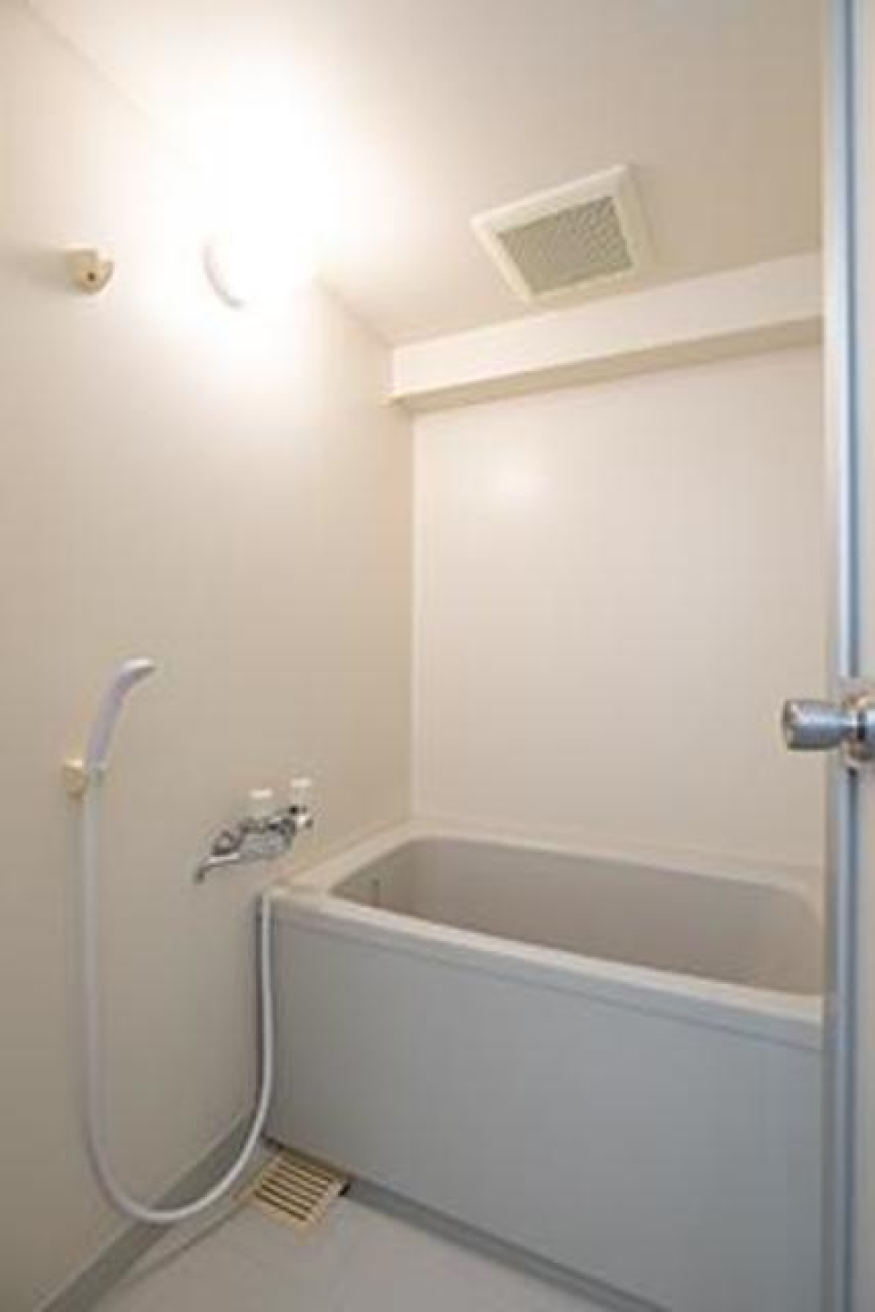 浴室の様子。※写真は同タイプ住戸です。