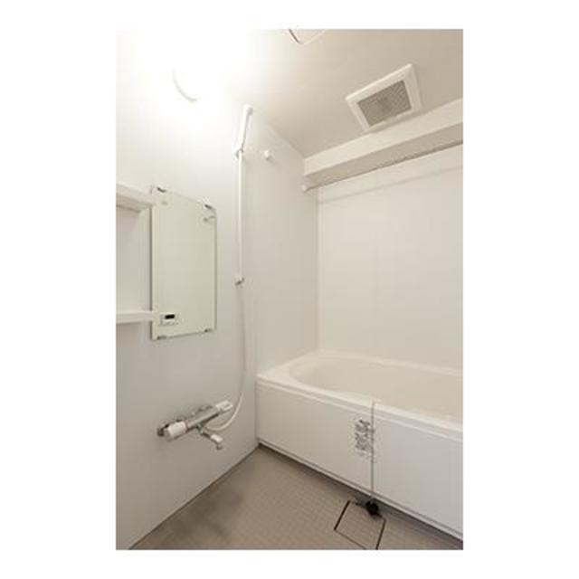 一坪風呂で社会や都会に揉まれた体を癒して下さい。
※写真は同タイプ住戸です。