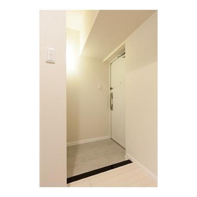 想像して下さい。家に帰ってきた時、この清潔感溢れる玄関を見たら。。。ホッとしませんか？
※写真は同タイプ住戸です。