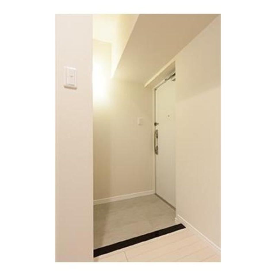 想像して下さい。家に帰ってきた時、この清潔感溢れる玄関を見たら。。。ホッとしませんか？
※写真は同タイプ住戸です。