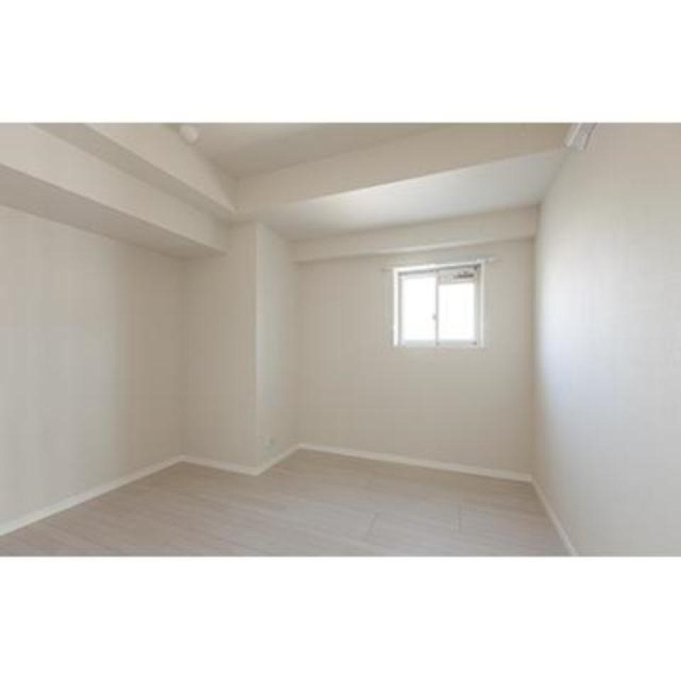 こちらは、間取りにはサービスルームと書かれたお部屋です！6.2帖あります。
※写真は同タイプ住戸です。