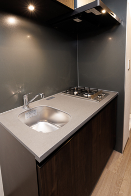 黒くてシックな印象のキッチン