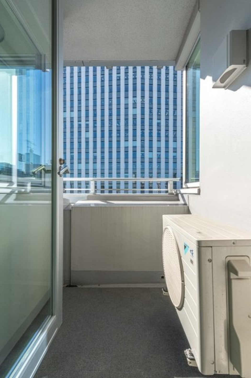 ベランダの様子となります。
※写真は同タイプ住戸です。