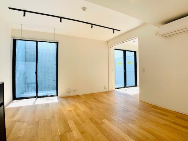 ベランダに出ることが出来ます。