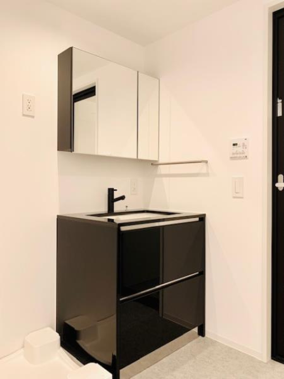 オシャレな独立洗面台。