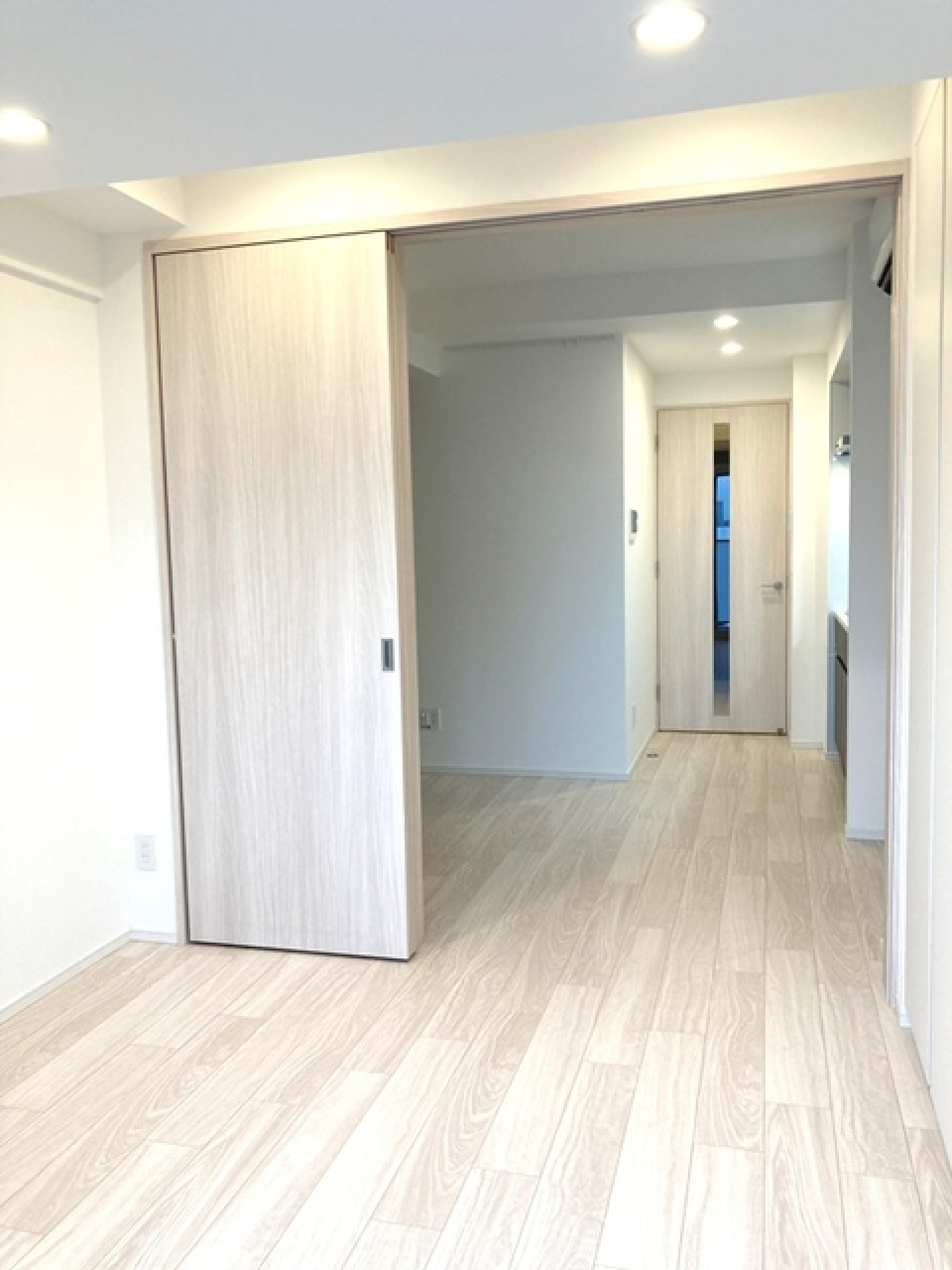 ６．０帖のLDKと４．３帖の洋室が広がります。※写真は同タイプ住戸です。