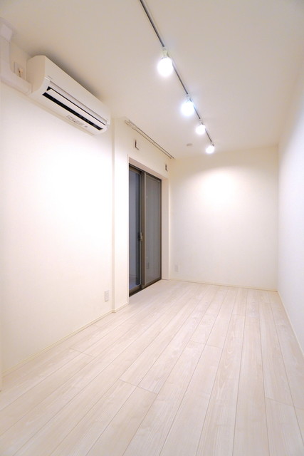 ５．６帖と３．０帖の洋室があります。※写真は同タイプ住戸です。