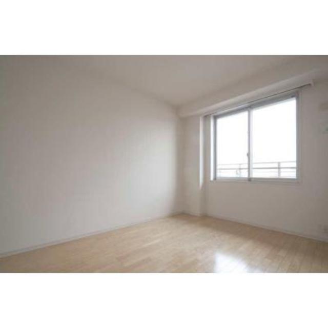 ６．５帖の洋室はお隣に。※写真は同タイプ住戸です。