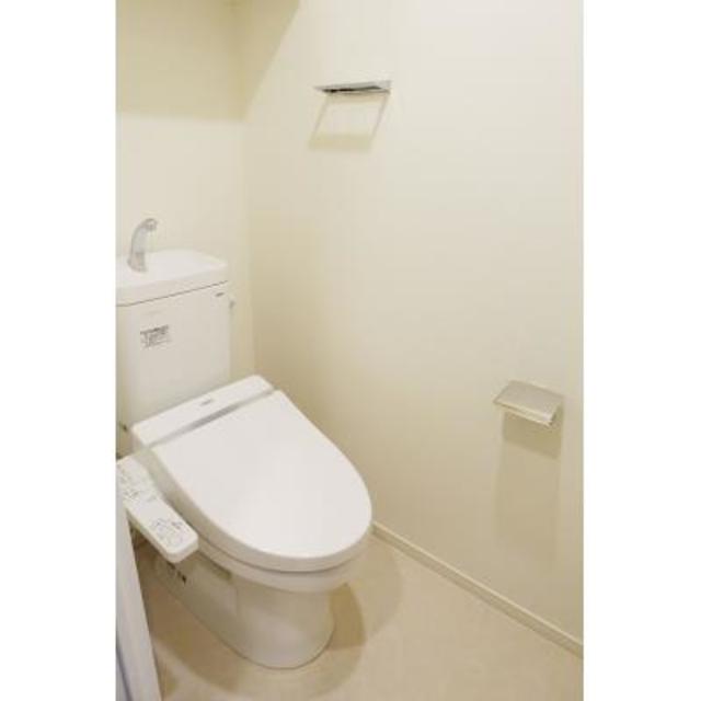 シンプルなトイレです。※写真は同タイプ住戸です。