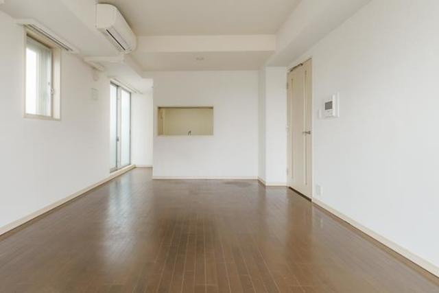 ３口のガスコンロが導入されたきっちんからリビングを眺めることが出来ます。※写真は同タイプ住戸です。