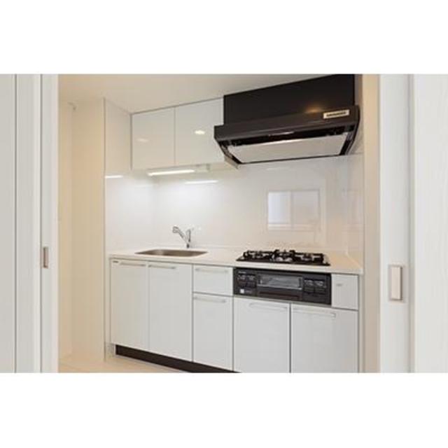 ３口のガスコンロが導入されたキッチン。※写真は同タイプ住戸です。