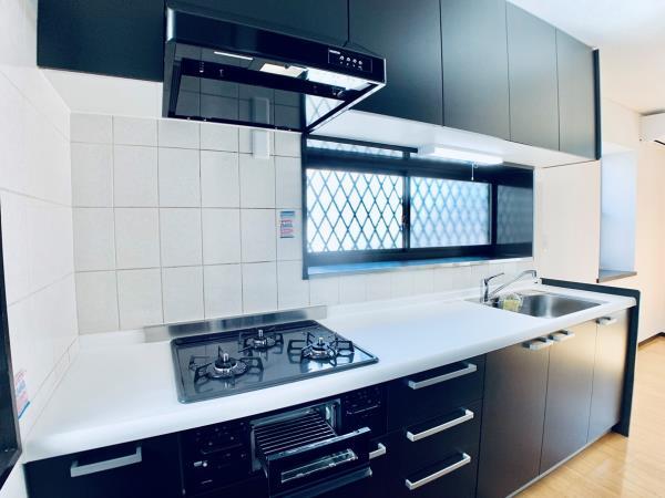 ３口のガスコンロが導入されています。