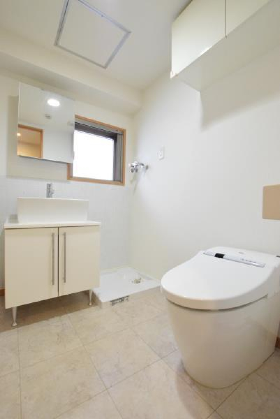 シンプルなトイレ。