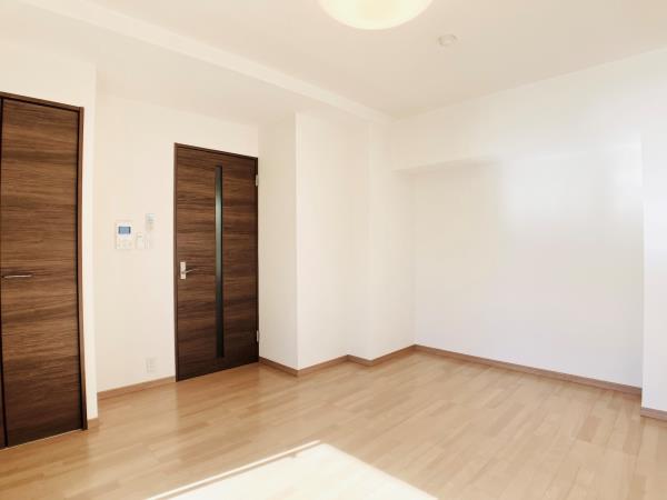 木目調の床や扉が温かい♪