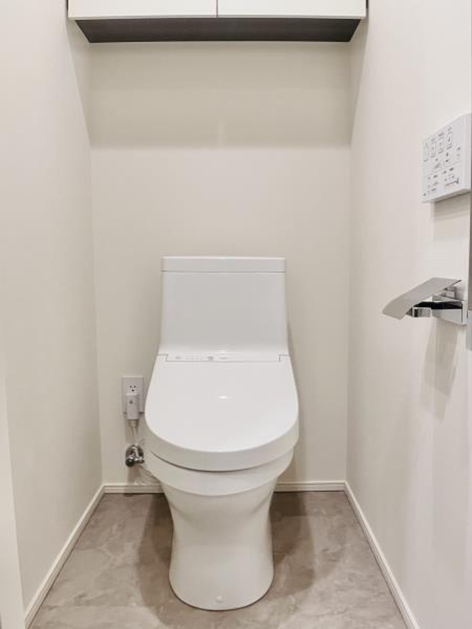 洗面室の隣にはトイレ