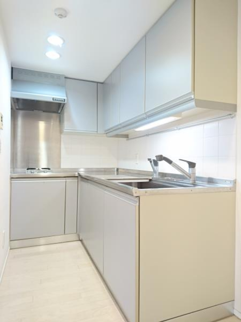 L字の広々キッチン