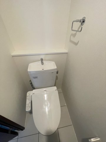 シンプルなトイレ。