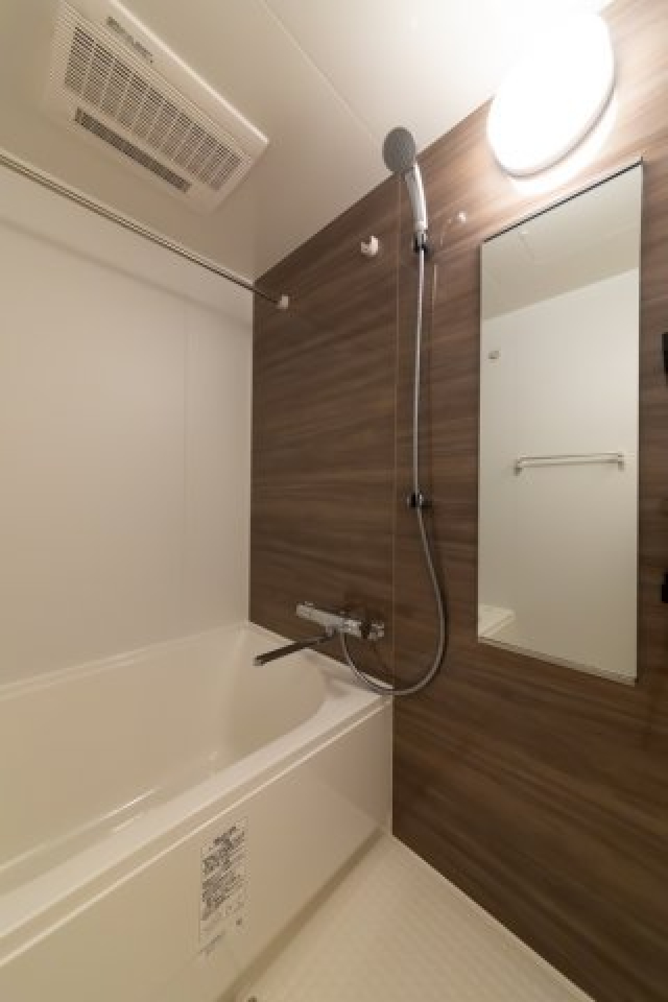 落ち着いた雰囲気の浴室です。※参考写真