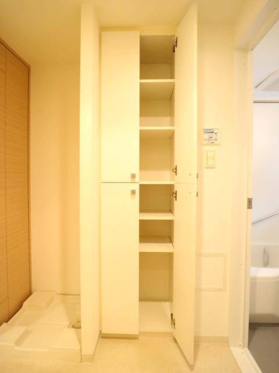 洗面所の収納の様子です。※参考写真