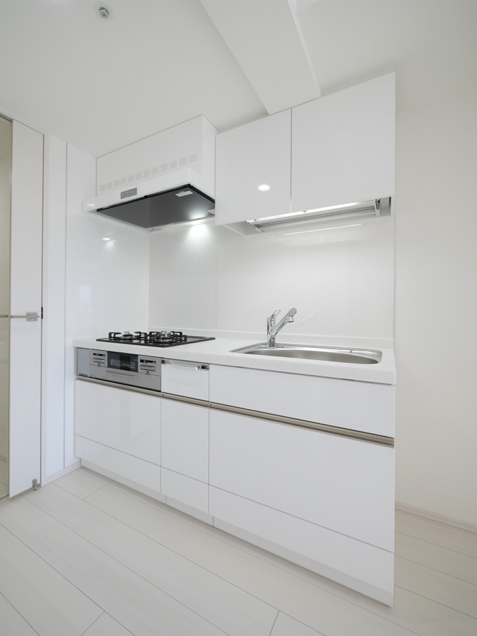 ３口のガスコンロが導入されたキッチンです。