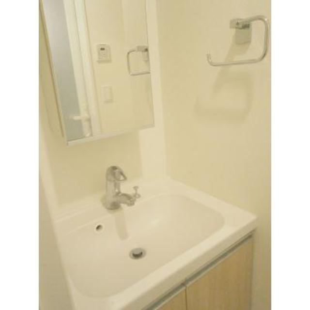 ダークのパネルが導入されている浴室です。※写真は同タイプ住戸です。