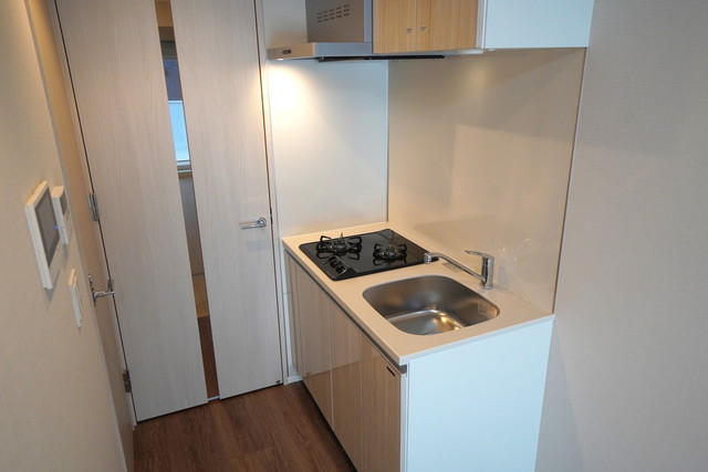 2口のガスコンロが導入されたキッチンです。※写真は同タイプ住戸です。